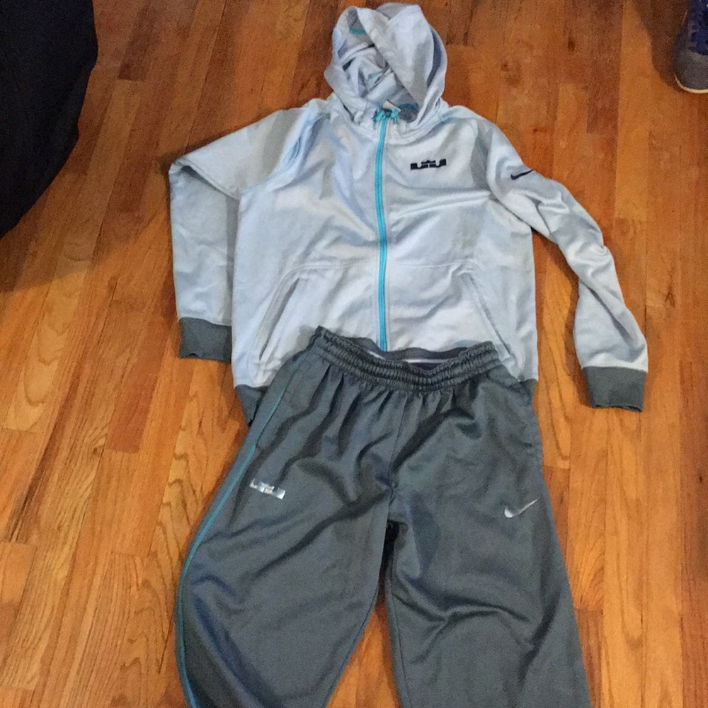 LeBron NIKE Thermafit fleece warmup matching Med